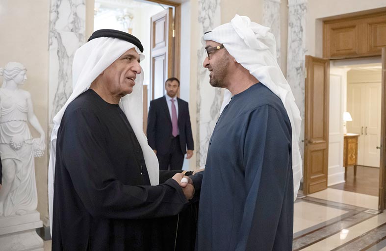 رئيس الدولة يلتقي حاكم رأس الخيمة ويزور جناح الإمارات في منتدى سانت بطرسبرغ 