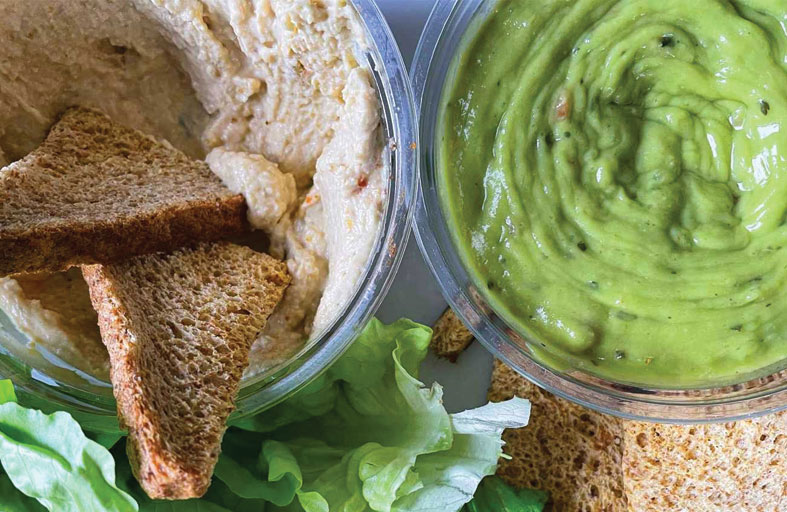 الحمص أم صلصة الأفوكادو.. أيهما الخيار الصحي للوجبات الخفيفة؟