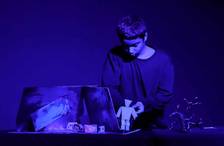 مسرح ربع قرن من الشارقة إلى المكسيك