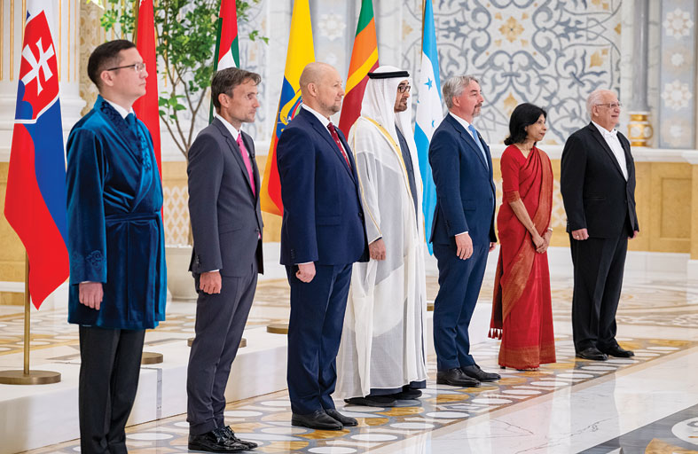 أمام رئيس الدولة..سفير الإمارات لدى البرازيل يؤدي اليمين وسموه يتسلم أوراق اعتماد عدد من السفراء الجدد لدى الدولة 
