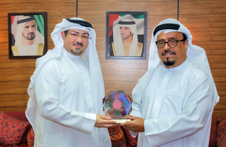 ضاحي خلفان يستقبل قنصل عام مملكة البحرين الجديد