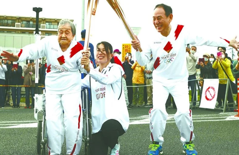 طبيبة من الحرب العالمية تصبح أكبر معمّرة 