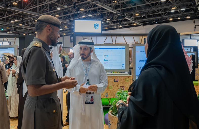 كلية محمد بن راشد للأداء الحكومي تستكشف آفاق «مهارات القيادة» و «مفاتيح المستقبل» خلال مشاركتها في «جايتكس 2024» 