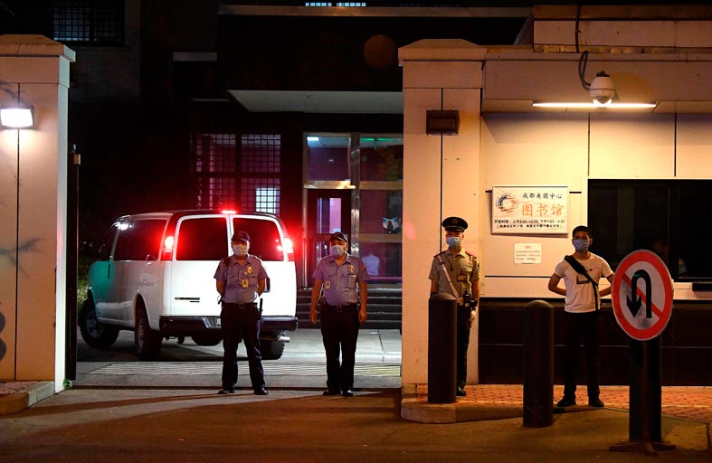 موظفو القنصلية الأمريكية في تشنغدو يغادرون 