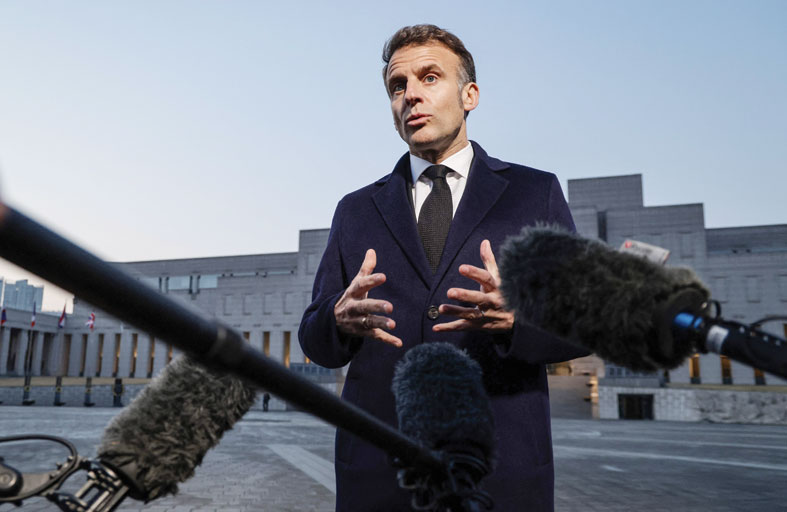 ماكرون: ترامب يفرغ حلف الناتو من مضمونه