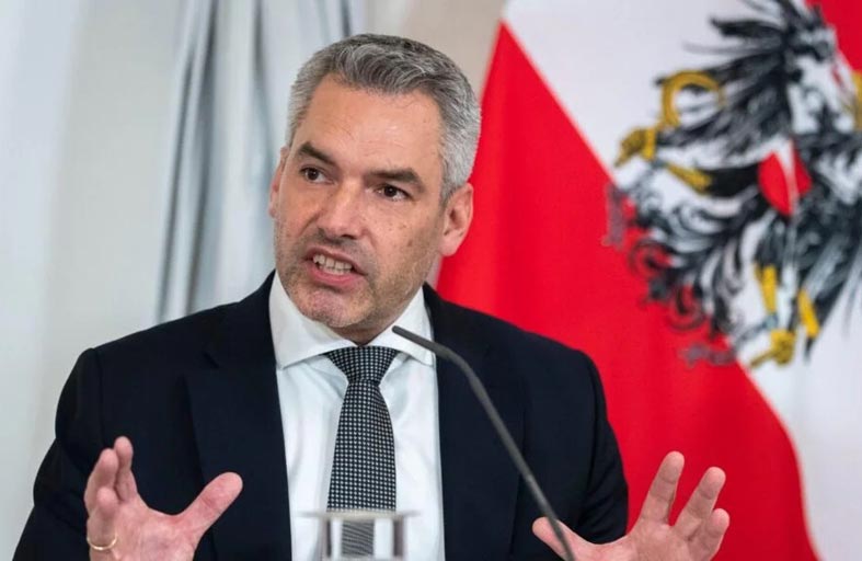 مستشار النمسا يدعو لتعزيز مراقبة الاتصالات 