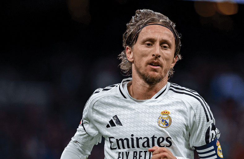 مودريتش يشتري حصة في نادي سوانسي الويلزي 