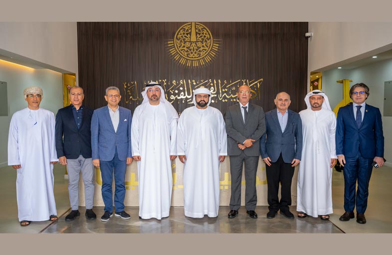 محمد الشرقي يزور أكاديمية الفجيرة للفنون الجميلة ويشهد جلسة كتاب (علم المقامات)