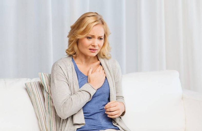 أعراض الذبحة الصدرية والجلطة القلبية... ما الفارق بينهما؟