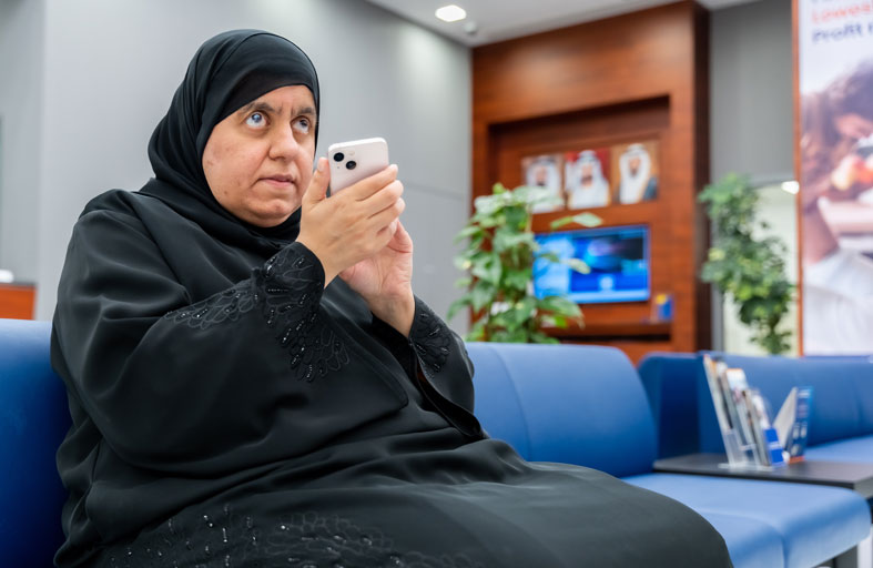 مصرف الشارقة الإسلامي يدشّنُ توافقية تطبيقه المصرفي للهواتف الذكية مع خدمة قارئ الشاشة