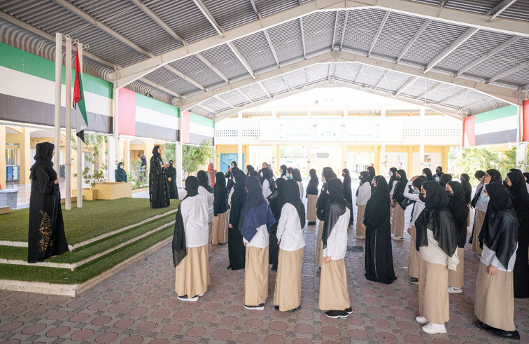 شرطة دبي ..الروح الإيجابية تنظم برنامجا ثقافيا في مدارس حماية