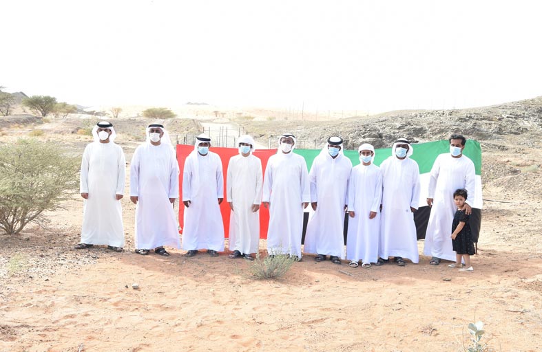 بلحيف النعيمي يزور مزرعة (آل مالك) ومحطة الأبحاث ومركز الارشاد الزراعي في الحمرانية