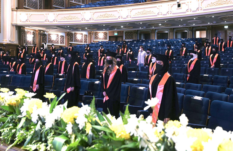  جامعة الشارقة تحتفل بتخريج  1647 طالبة من حملة البكالوريوس والدبلوم 