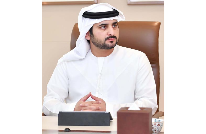 مكتوم بن محمد: بناء قيادات الصف الثاني شريان تطوير القطاع المالي