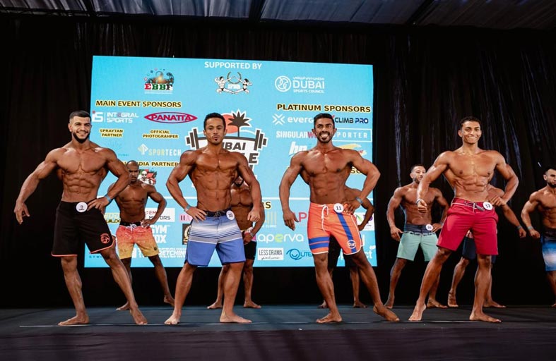 300 لاعب ولاعبة يشاركون في دولية دبي الشاطئية لبناء الأجسام