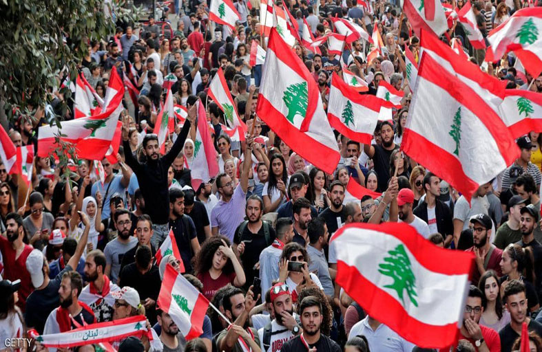 احتجاجات وإضرابات في عدة دول ..العالم يستقبل عام 2020 على وقع الحرائق والتوترات السياسية 
