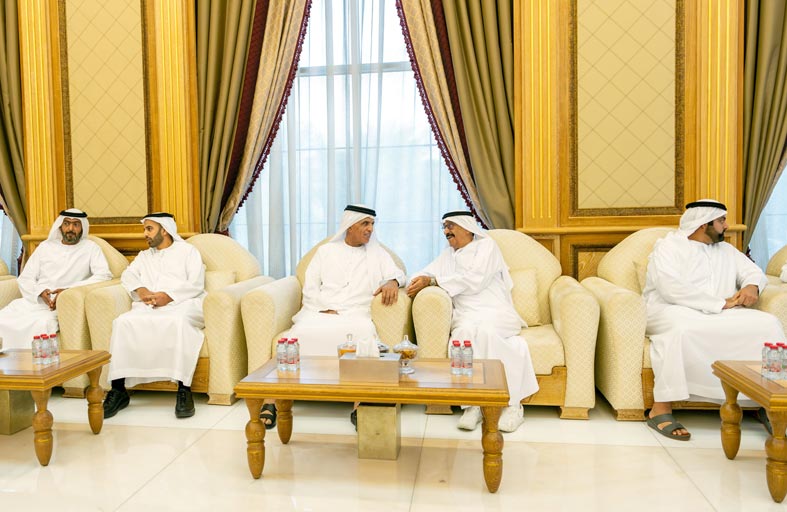 سعود بن صقر يقدم واجب العزاء في وفاة سعيد جمعة النابودة