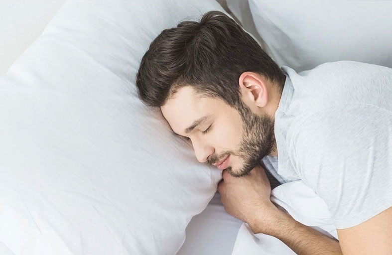 ماذا يعني سماع صوت ضربات القلب عند النوم؟