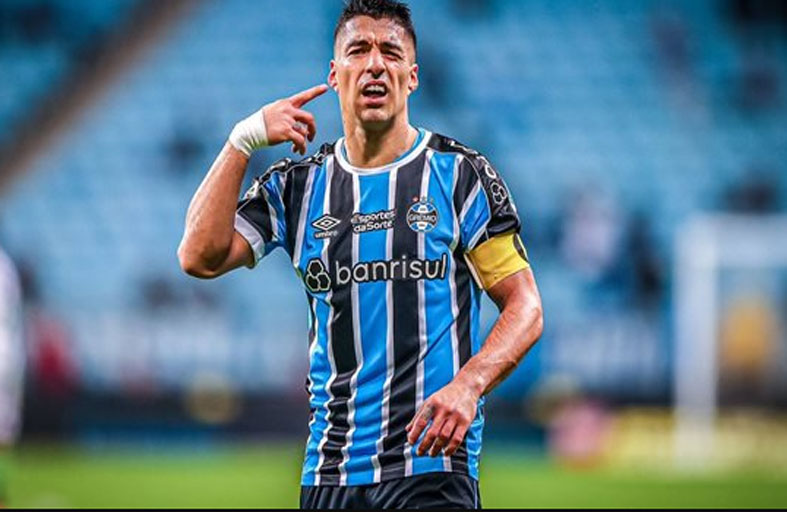 سواريز يواصل علاجه وسط شائعات مزاملة ميسي