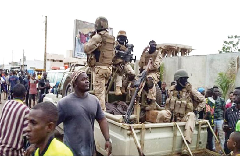 ترقب لبيان العسكريين في مالي.. والرئيس رهن الاعتقال ‏ ‏	