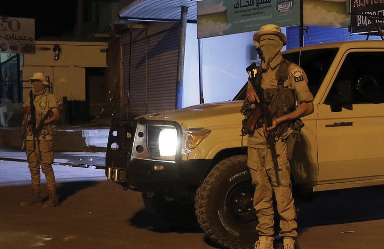 اشتباكات بين ميليشيات في محيط مطار العاصمة طرابلس