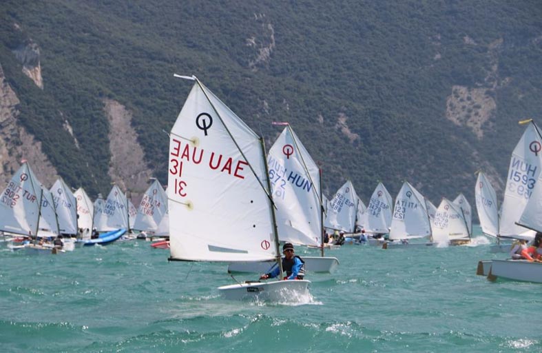 «أبوظبي للشراع الحديث» يحقق مراكز متقدمة في اليوم الأول من «كأس أورا» بإيطاليا