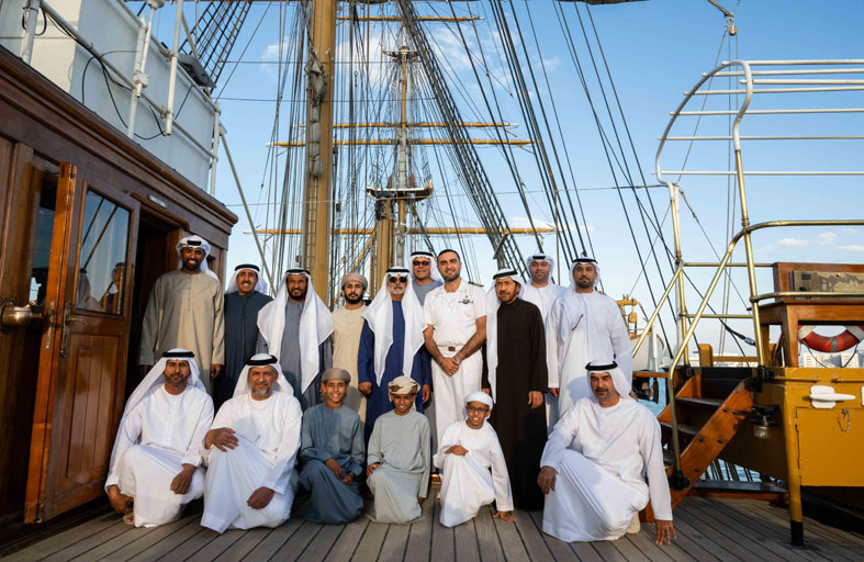 نهيان بن مبارك يزور السفينة التاريخية أميريجو فسبوتشي في أبوظبي