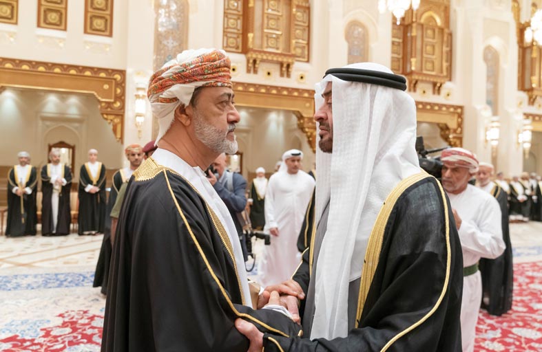 محمد بن زايد: العلاقات بين الإمارات وسلطنة عمان قوية وراسخة تضرب بجذورها في أعماق التاريخ 