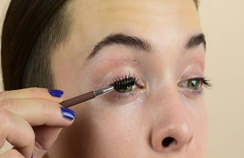 صبغة شعر خاصة بالرموش كبديل لـ«ماسكارا»