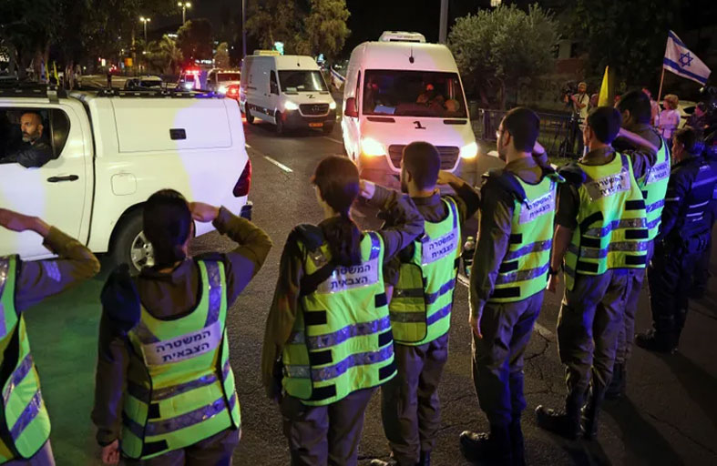 عائلات ثلاثة رهائن إسرائيليين تتعرف على هوياتهم 