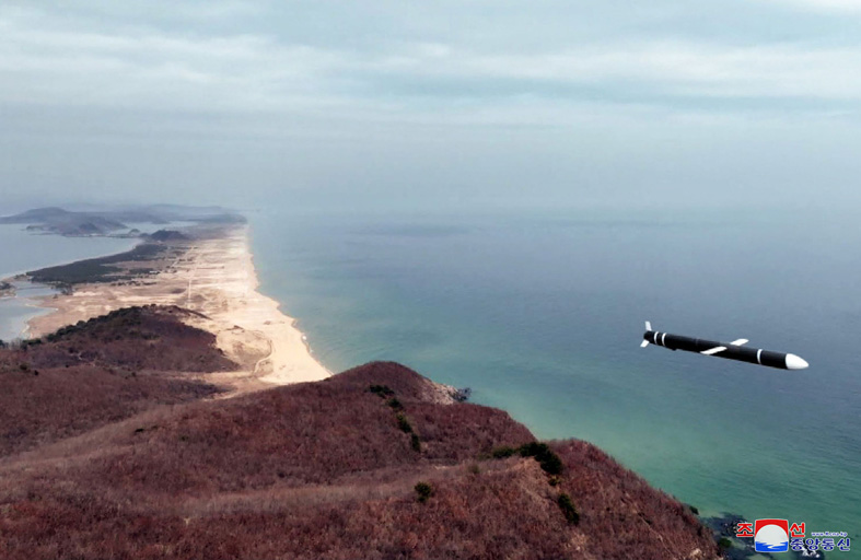 كوريا الشمالية اختبرت غواصة قادرة على شن هجوم نووي