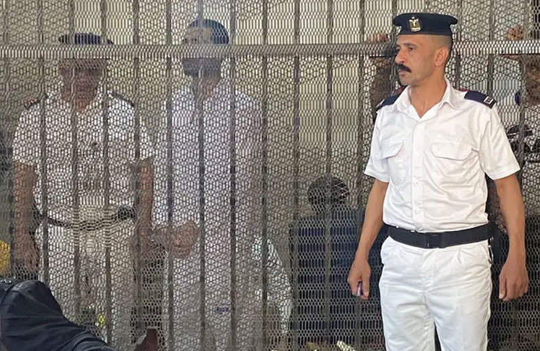 إحالة أوراق معلم شطر تلميذه إلى نصفين للمفتي