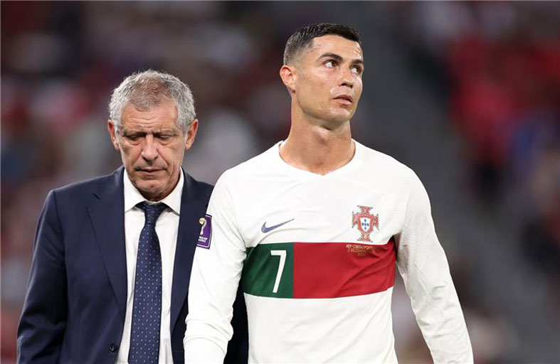 سانتوس يعلّق على تصرف رونالدو بعد استبداله