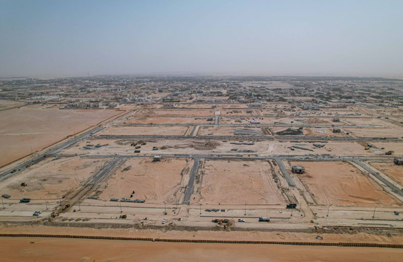 تواصل أعمال الطرق الداخلية والبنية التحتية في حوض 21 بمدينة زايد