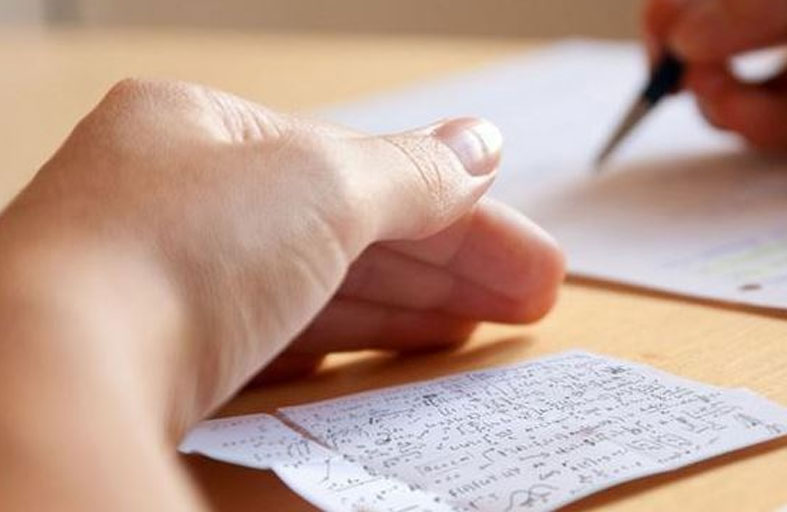 رد فعل «صادم» من طالب ضُبط بحالة غش