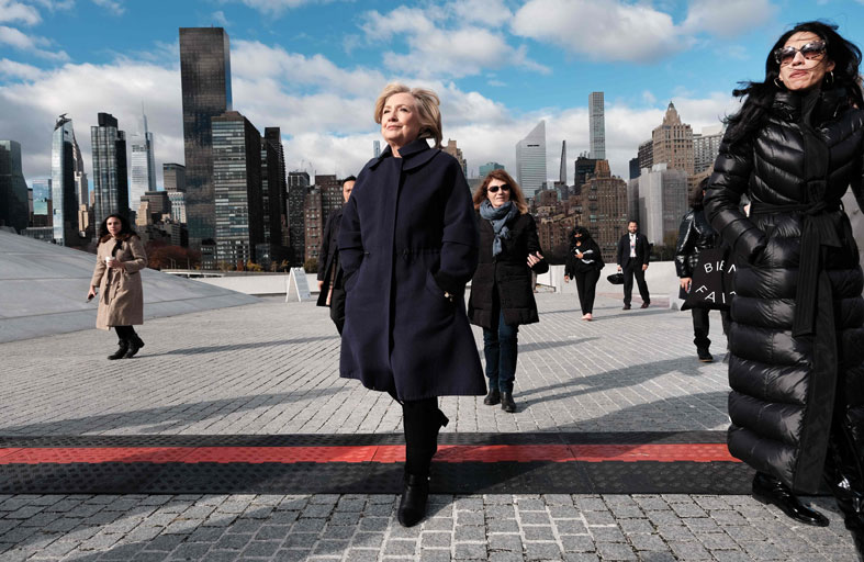 هيلاري كلينتون وفنانات إيرانيات يناشدن الأمم المتحدة التحرك