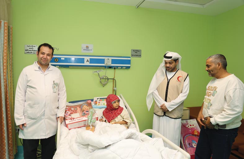 الهلال الأحمر يتكفل بعلاج طفلة يمنية تعاني من ورم سرطاني