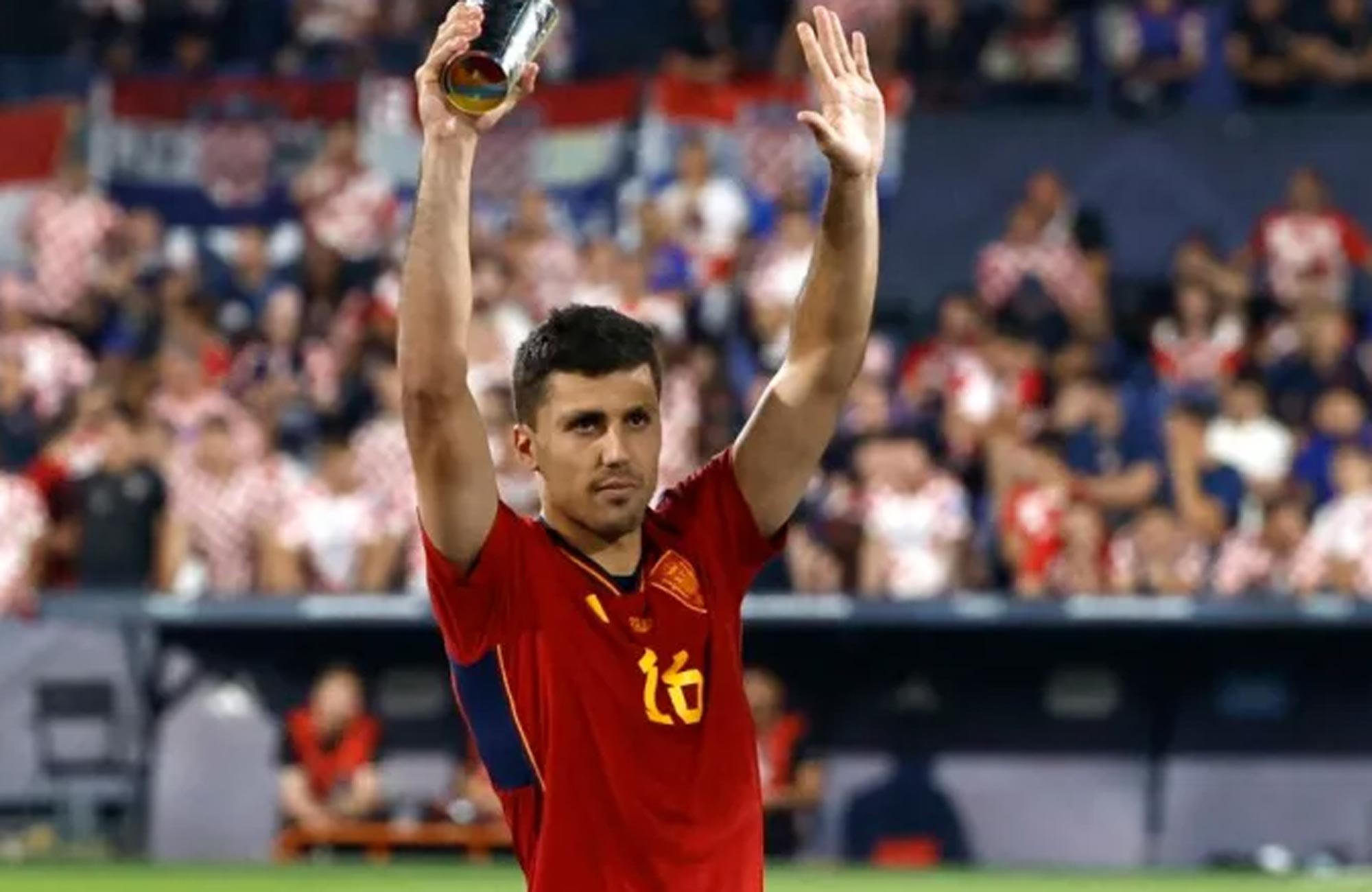 رودري يفوز بجائزة أفضل لاعب في دوري الأمم الأوروبية