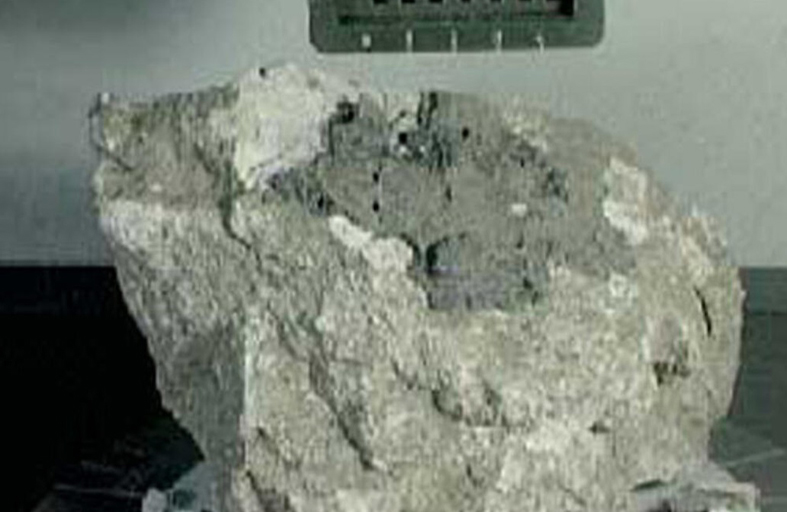 صخور من رحلة «أبولو» قبل 50 عاما تكشف خطأ في «عمر القمر»