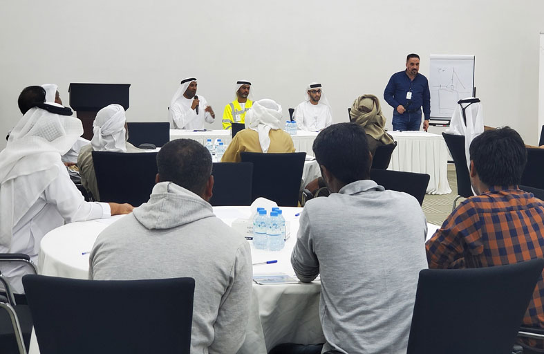 بلدية مدينة أبوظبي توعي المقاولين والاستشاريين بمخالفات قانون البناء في الشهامة
