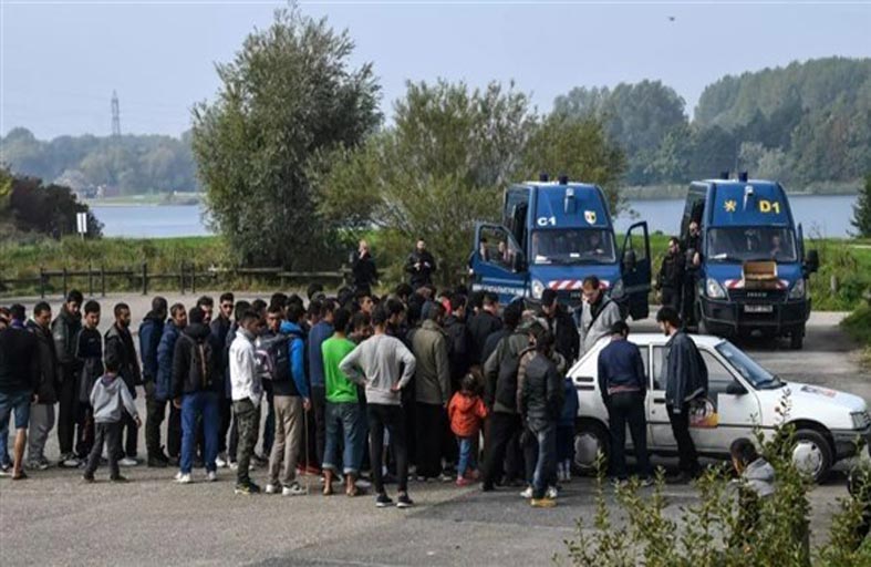 مهاجرون أفغان يتهمون الشرطة الفرنسية بإطلاق النار لإرهابهم