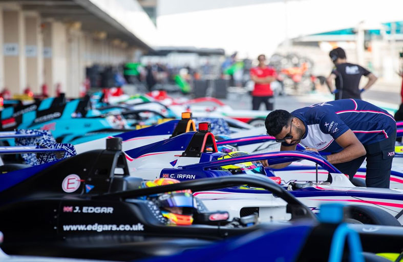 سائقو ياس هيت يتألقون في التجارب الحرة لكأس فورمولا- 4 بأبوظبي