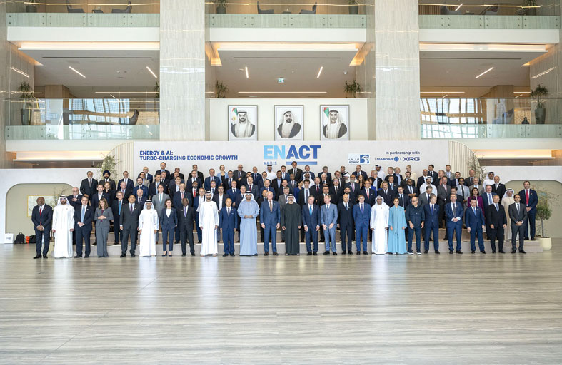 خالد بن محمد بن زايد يلتقي قادة قطاعات الطاقة والذكاء الاصطناعي والاستدامة  