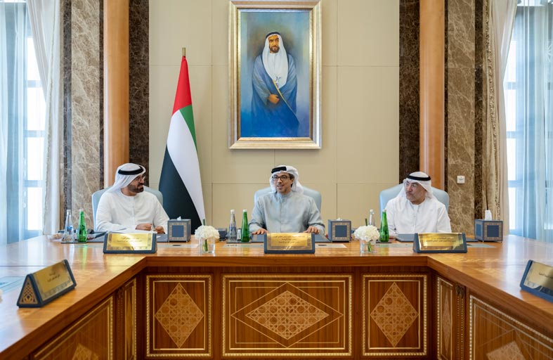 الوزاري للتنمية برئاسة منصور بن زايد يستعرض عدداً من المشاريع والبرامج الحكومية