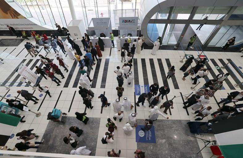 انطلاق فعاليات معرض أبوظبي للصيد والفروسية بمشاركة 44 دولة