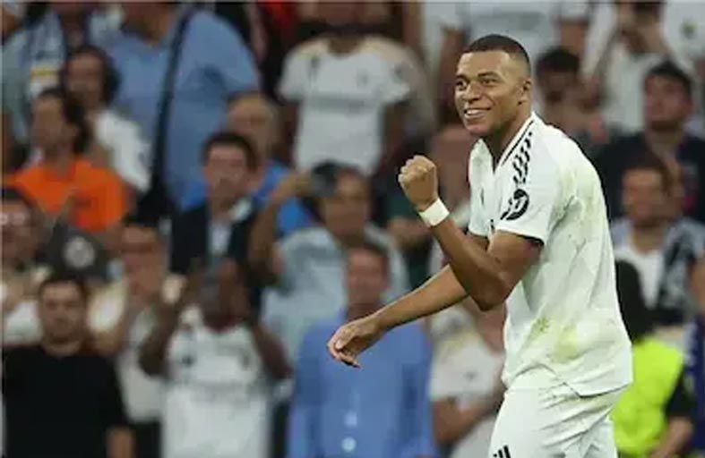 مبابي يواصل إثارة الجدل خلال التوقف الدولي