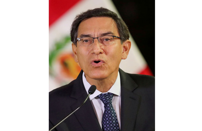 البرلمان البيروفي يعزل رئيس البلاد  