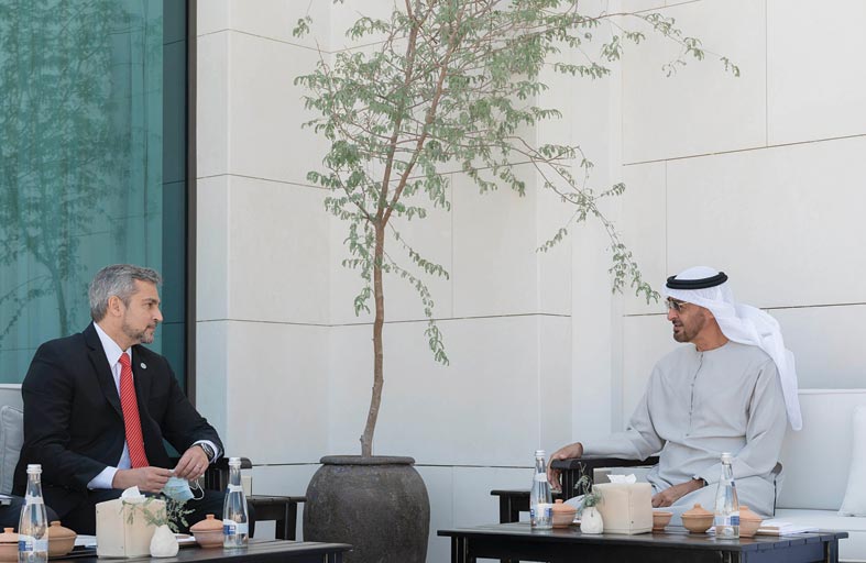 محمد بن زايد يبحث مع رئيس الباراغواي العلاقات ومستجدات الأحداث في المنطقة والعالم 