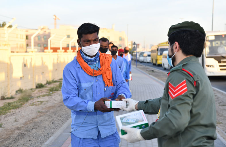 شرطة دبي تستهدف العمال بالحملة التوعوية الصحية «لا تشيلون هم»