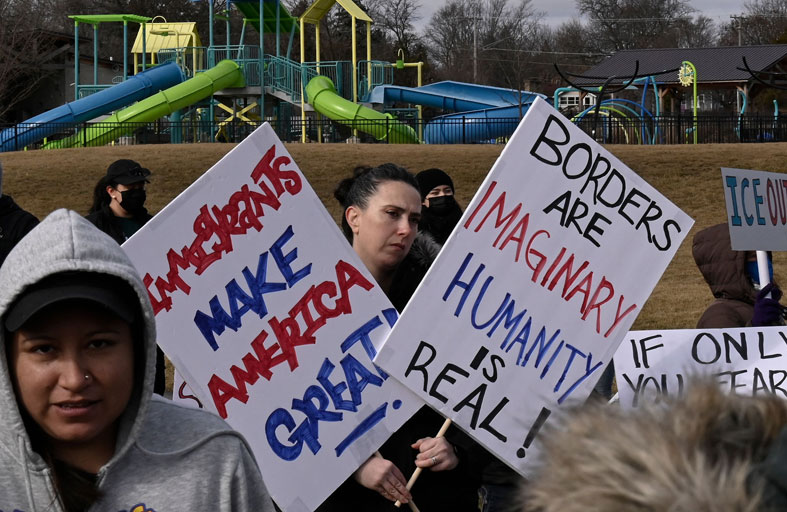 صحيفة كندية: ترامب وضع أمريكا على مسار تصادمي مع الحلفاء والأعداء